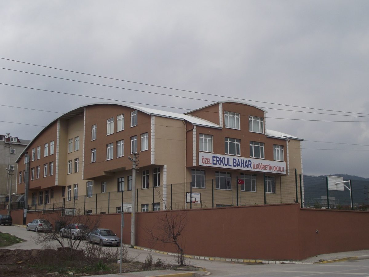 Özel Erkul Bahar İlköğretim Okulu binası, Körfez (kurumun sitesinden, 2010)