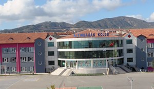 Altınbaşak Koleji’nin Işıkkent’teki ilkokul ve ortaokul binası (okulun sitesinden)