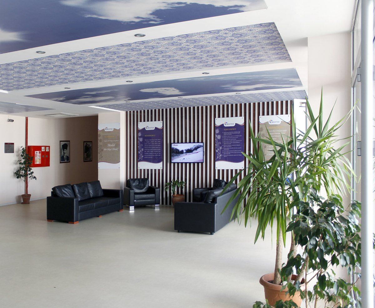 Özel Merter Anadolu Lisesi lobisi, Bodrum (okulun sitesinden, 2016)
