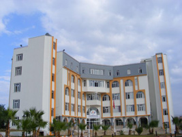 Özel Yıldırımhan Anadolu ve Fen Lisesi binası, Akkent (okulun sitesinden, 2011)